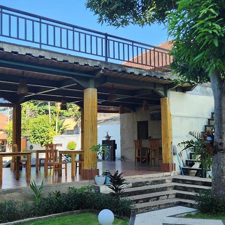 Dalia Budget Hotel Senggigi Exterior photo