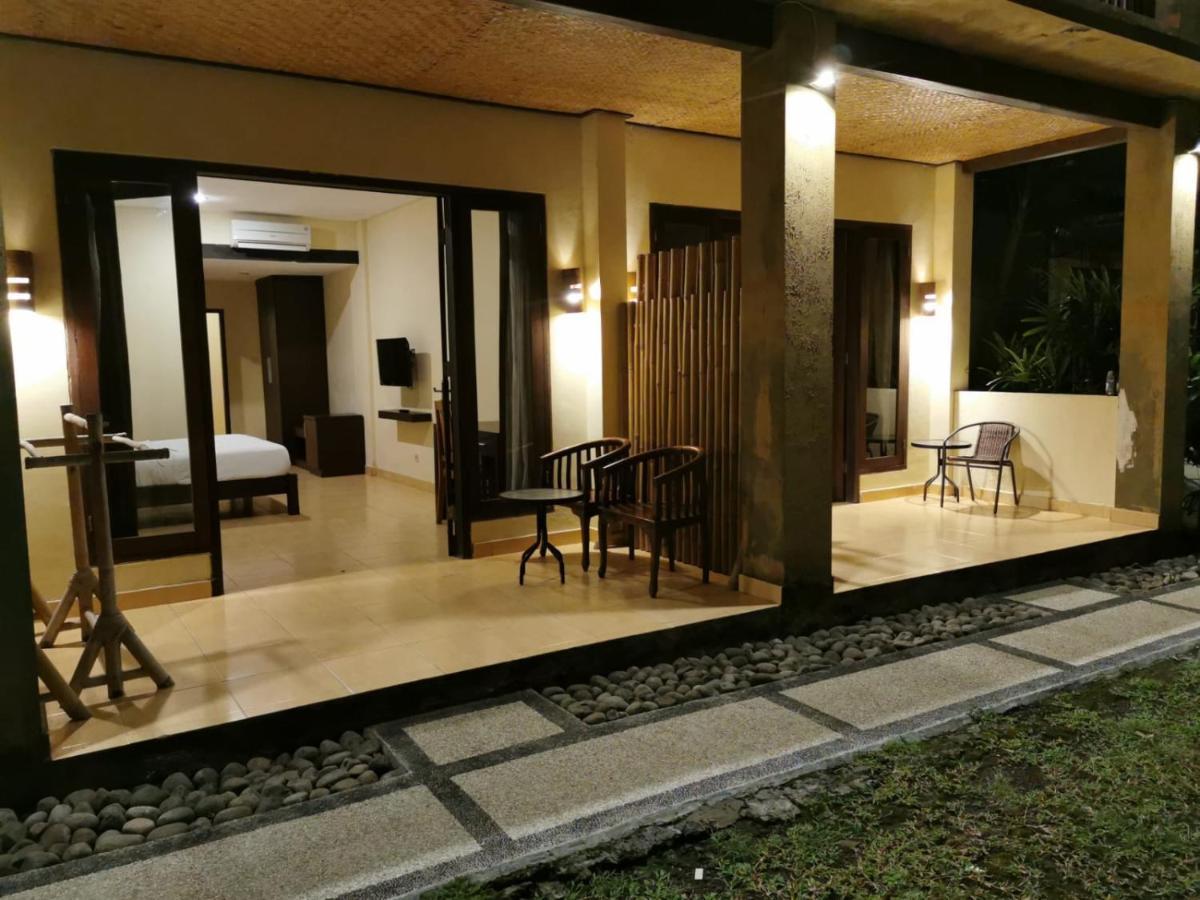 Dalia Budget Hotel Senggigi Exterior photo