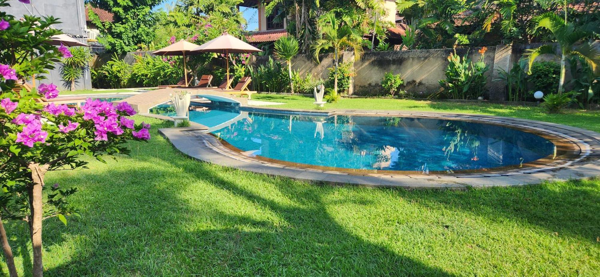 Dalia Budget Hotel Senggigi Exterior photo