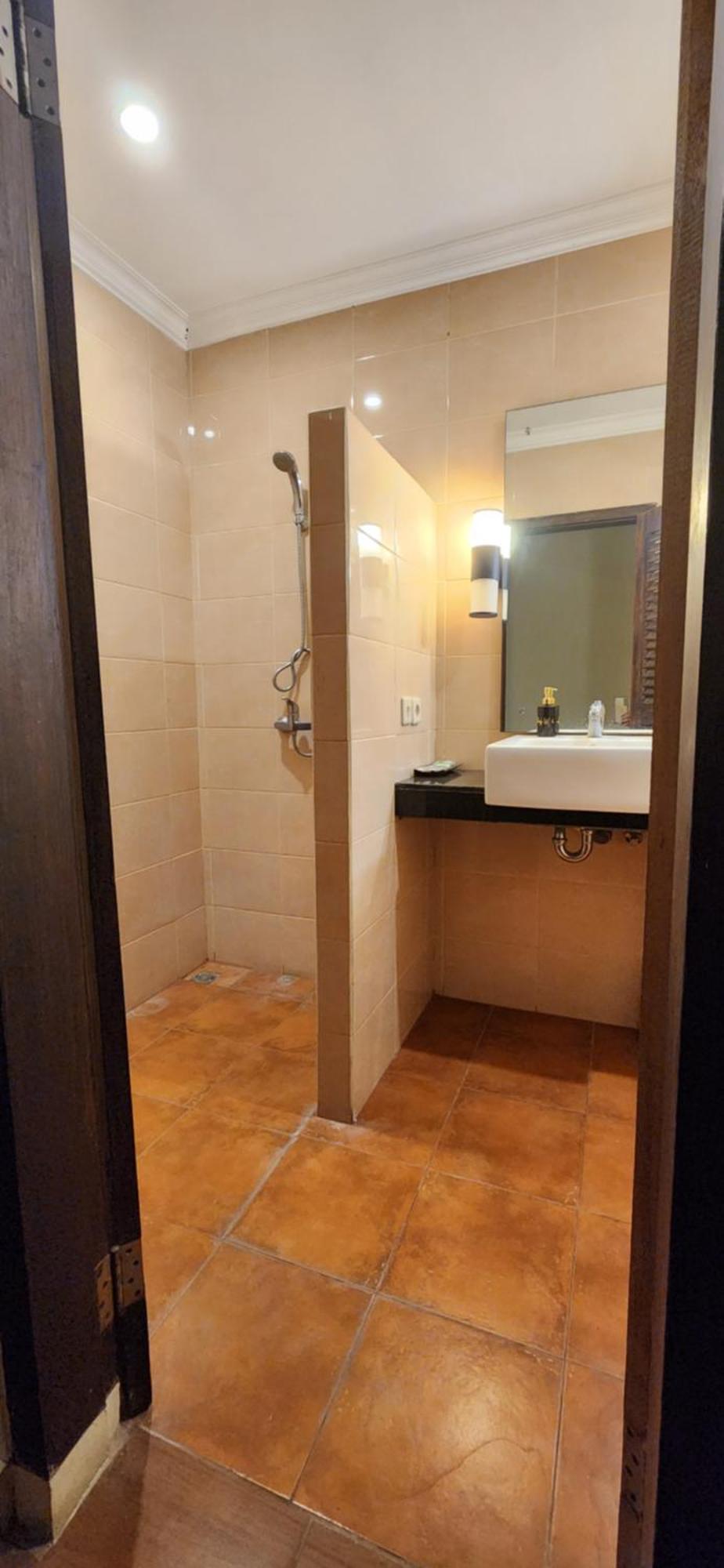 Dalia Budget Hotel Senggigi Exterior photo